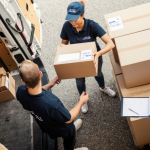 Menguji Efektivitas Robot Pengantar Roda Empat untuk Solusi Last-Mile Delivery di Perumahan